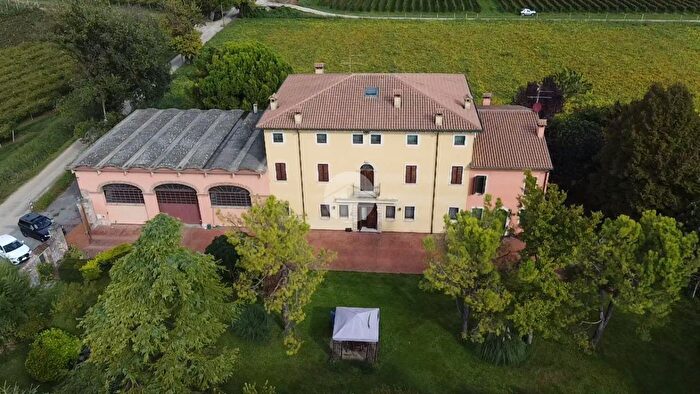 Appartamento con 11 locali in vendita in Via degli Alpini, Caldiero