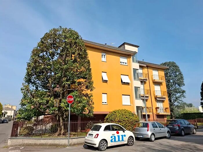 Appartamento trilocale in vendita in Via Canova, Meda