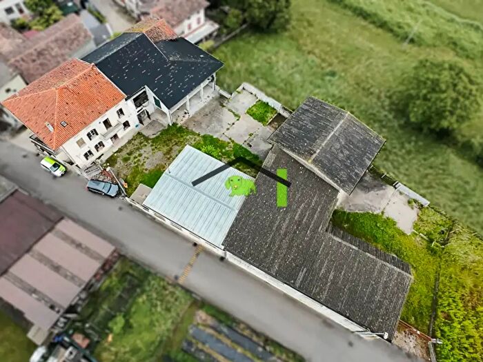 Appartamento con 8 locali in vendita in Via Umberto I, Arba