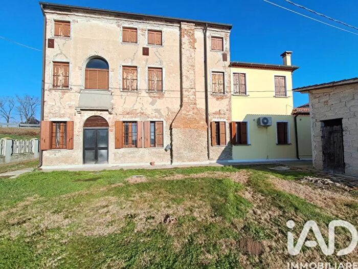 Casa con 8 locali in vendita in Via Roma, Vescovana