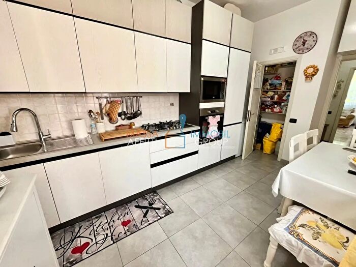 Appartamento quadrilocale in vendita in Viale Roma, Massa