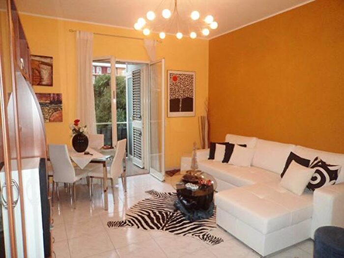 Appartamento trilocale in vendita in Via IV Novembre, Aci Catena