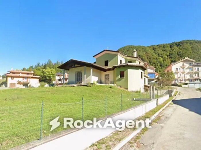 Casa con 6 locali in vendita in Montecopiolo