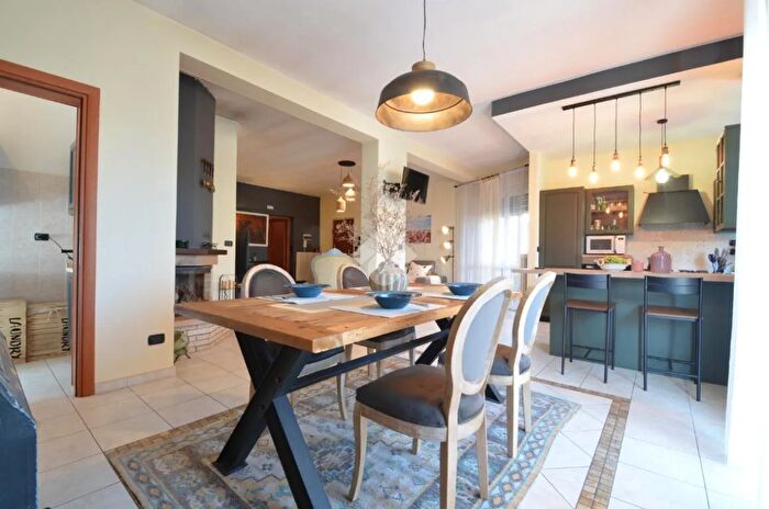 Appartamento quadrilocale in vendita in Via Crognale, Citta SantAngelo