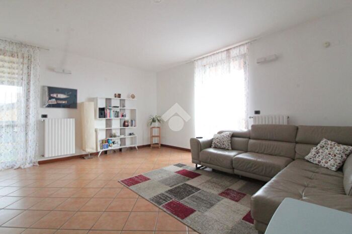 Appartamento trilocale in vendita in Frazione Riolo, Lodi