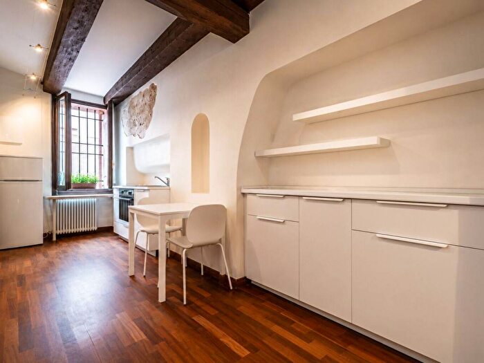 Appartamento bilocale in affitto in Via Cesare Battisti, Centro Storico, Bologna