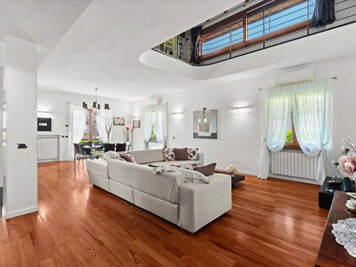 Casa con 5 locali in vendita in Via Crotto Urago, Montorfano