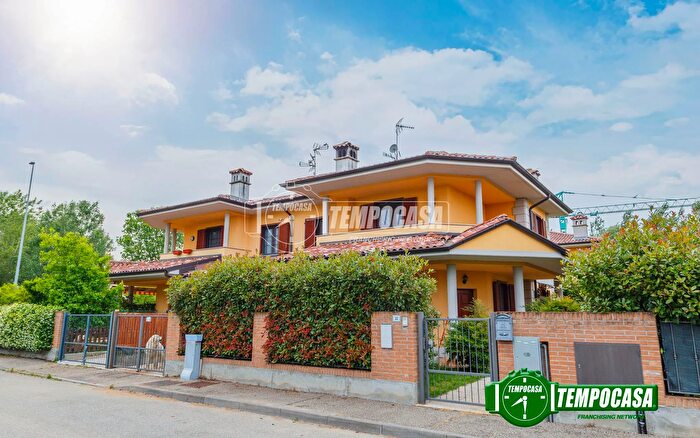 Casa quadrilocale in vendita in Via Antonio Cassarà, Roncaro