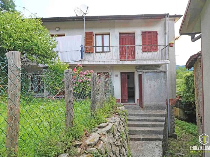 Casa quadrilocale in vendita in Veserada, Pontremoli