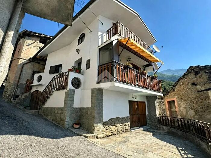 Casa trilocale in vendita in Frazione Camposciutto, Chianocco