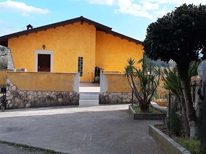 Appartamento trilocale in vendita in Via Farnete a, Strangolagalli