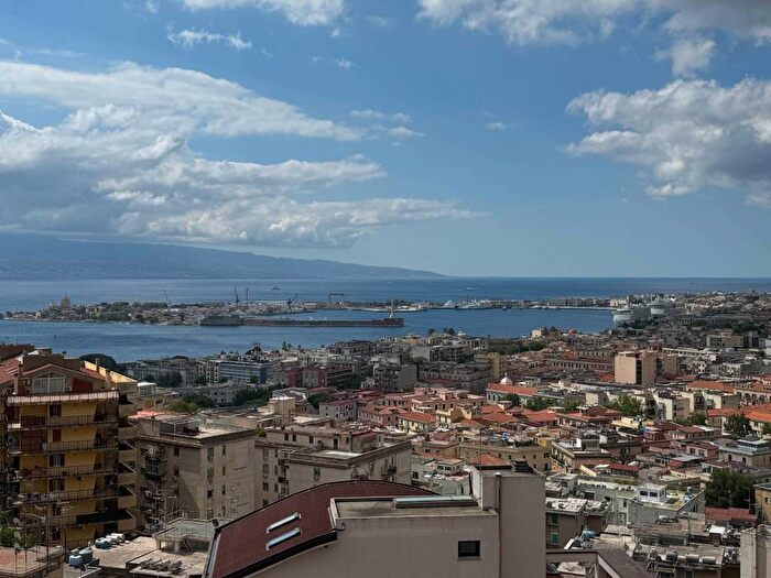 Appartamento trilocale in affitto in Salita Ogliastri, Giostra, Messina