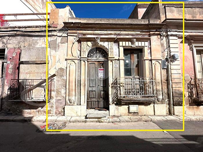 Casa trilocale in vendita in Via Ugo Foscolo, Avola