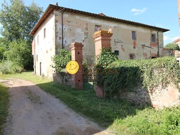 Casa con 14 locali in vendita in Reggello