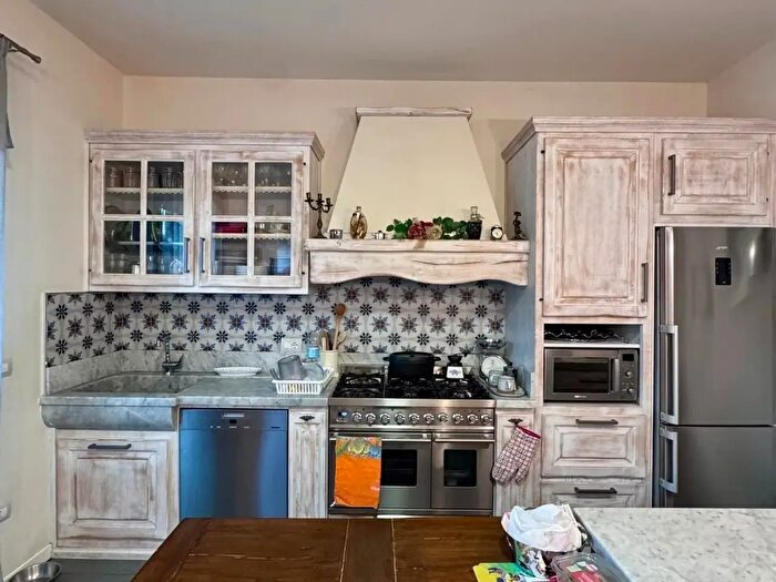 Casa con 5 locali in vendita in Massa