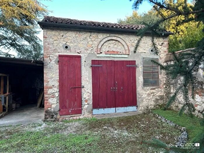 Casa con 14 locali in vendita in Via Garibaldi, Noventa Vicentina