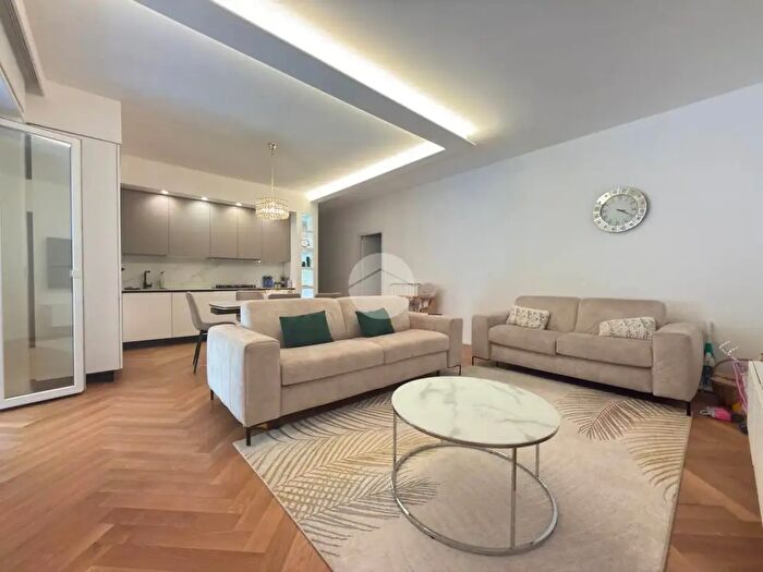 Appartamento quadrilocale in vendita in Via Donghi, Genova