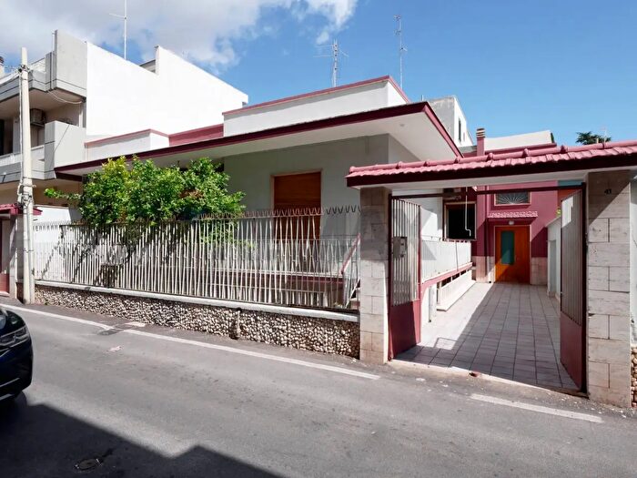 Casa con 7 locali in vendita in Via Bologna, Bari