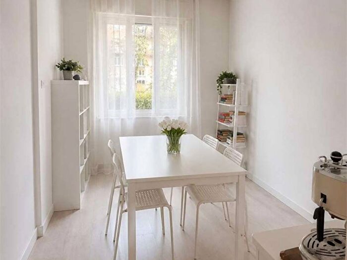 Appartamento trilocale in affitto in Via Beatrice D'Este, Bocconi, Milano