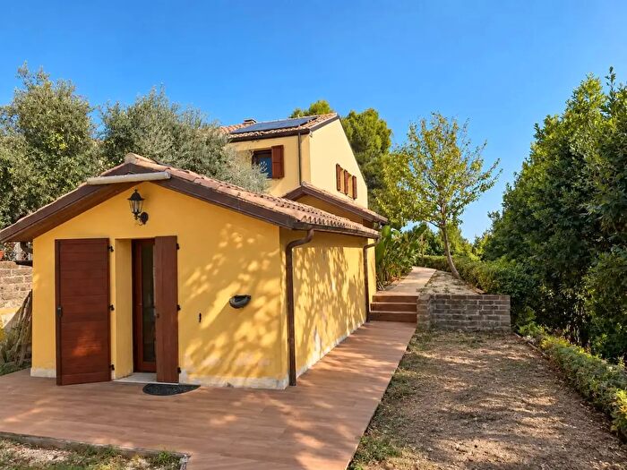 Casa con 7 locali in vendita in Strada Frazione Aspio, Ancona