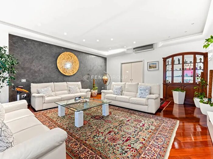 Appartamento con 5 locali in vendita in Via Edmondo De Amicis, Milano