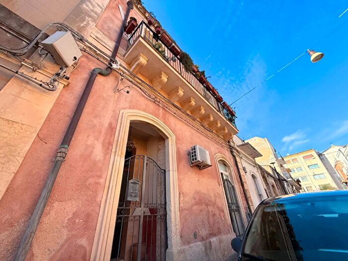 Casa con 6 locali in vendita in Via Piave, Siracusa