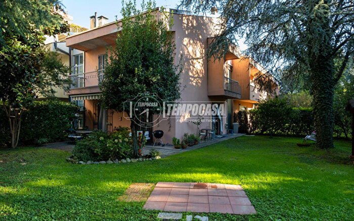 Casa quadrilocale in vendita in Via Vicolo Fontanile, Cernusco Sul Naviglio