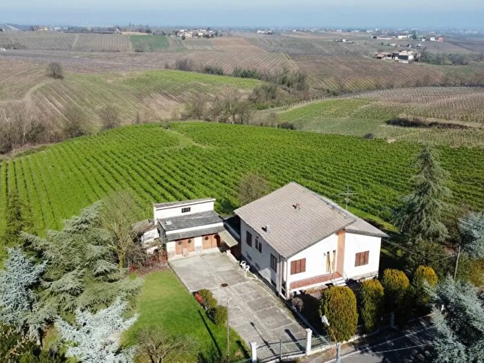 Casa quadrilocale in vendita in Località Fornello Costa Sidoli, Ziano Piacentino