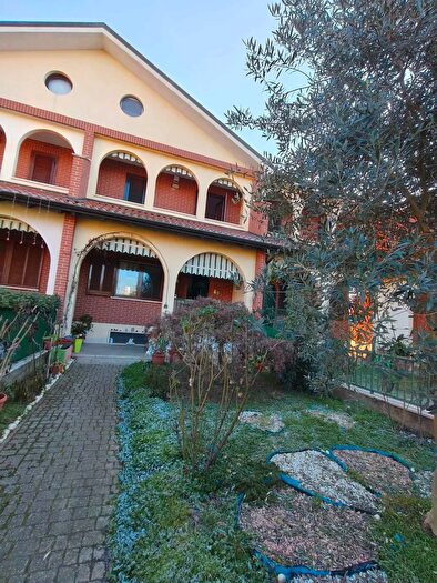 Casa con 5 locali in vendita in Alessandria