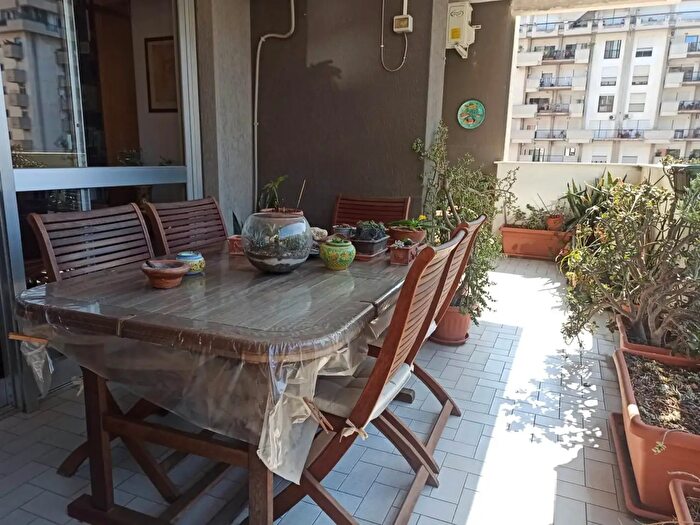Appartamento con 6 locali in vendita in Palermo