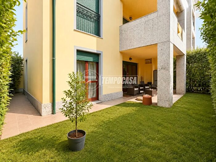 Appartamento bilocale in vendita in Via Majorana, Correzzana