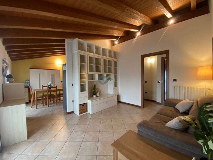 Appartamento trilocale in affitto in Via Monte Fumo, Piazza, Bedizzole