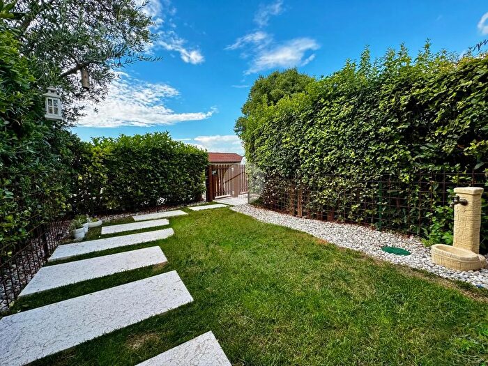 Appartamento bilocale in vendita in Località Gozza, Peschiera Del Garda