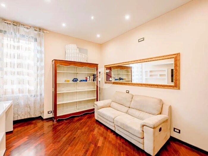 Appartamento trilocale in vendita in Via Alberico II, Roma