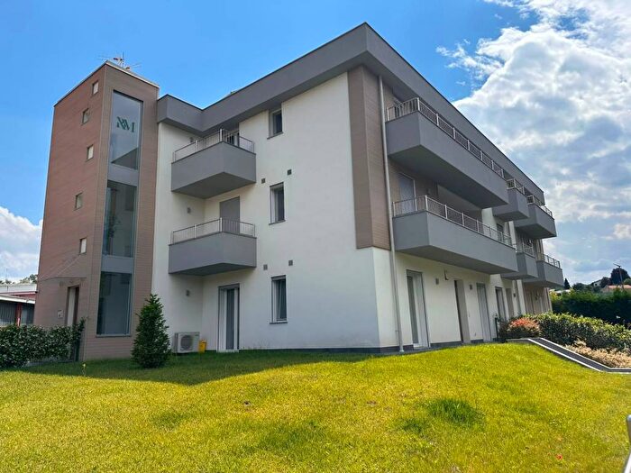 Appartamento trilocale in affitto in Via Camillo Benso di Cavour, Sirone