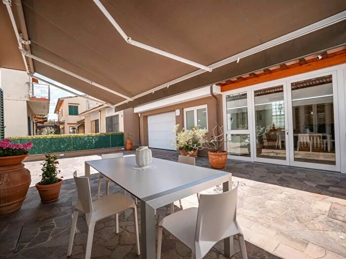 Casa con 6 locali in vendita in Via San Lorenzo, Campi Bisenzio