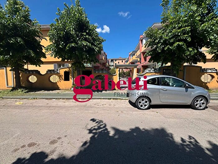 Casa con 5 locali in vendita in Via Falcone, Marcianise