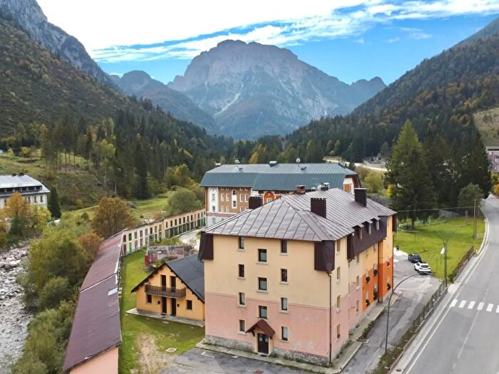Appartamento trilocale in vendita in Via Nevea, Tarvisio