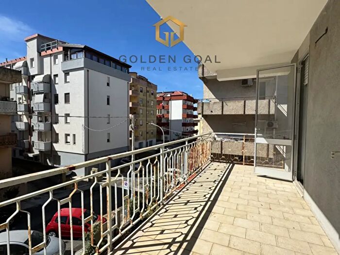 Appartamento con 5 locali in vendita in Via Piero Borrotzu, Nuoro