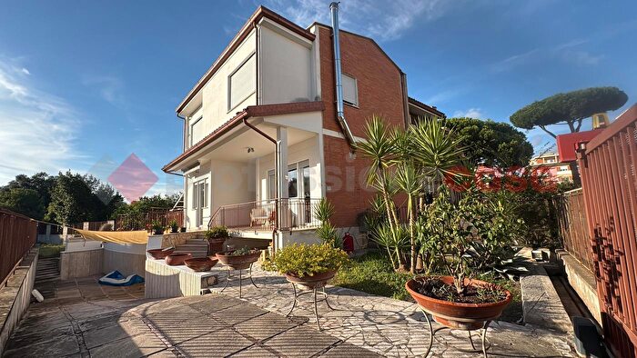 Casa con 5 locali in vendita in Via Sardegna, Terracina