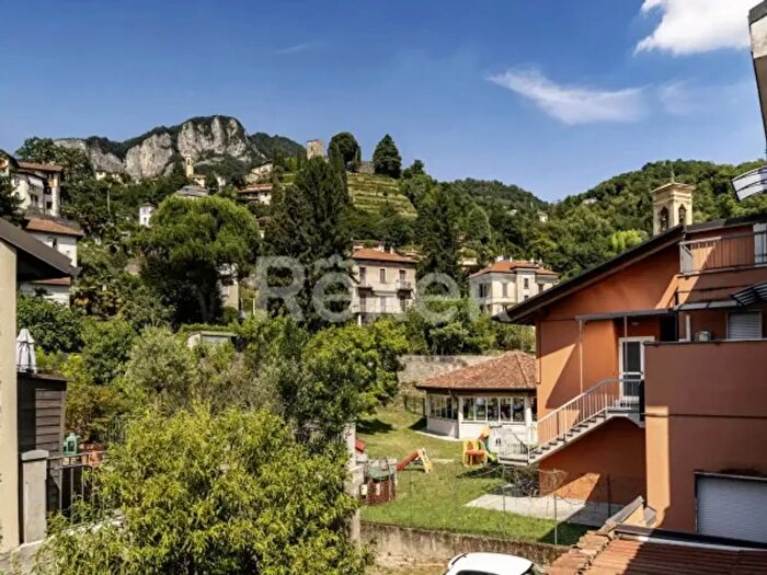 Casa con 6 locali in vendita in Via SantAntonio, Calolziocorte