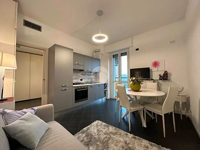 Appartamento bilocale in affitto in Via Alfonso Capecelatro, Milano