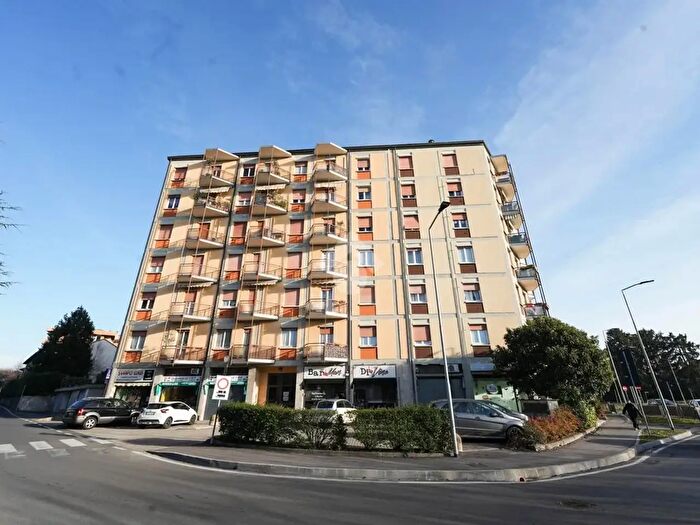 Appartamento trilocale in vendita in Via N Sauro, Verano Brianza