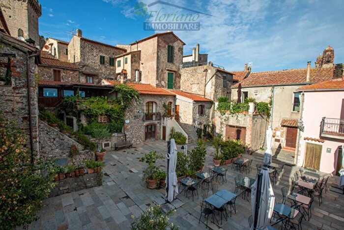 Appartamento trilocale in vendita in Piazza Magenta, Capalbio