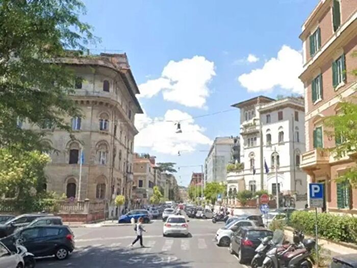 Appartamento con 6 locali in vendita in Lungotevere Michelangelo, Roma
