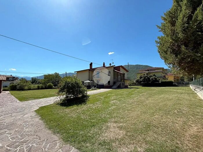 Appartamento quadrilocale in vendita in Appartamento Via Roma, Scoppito