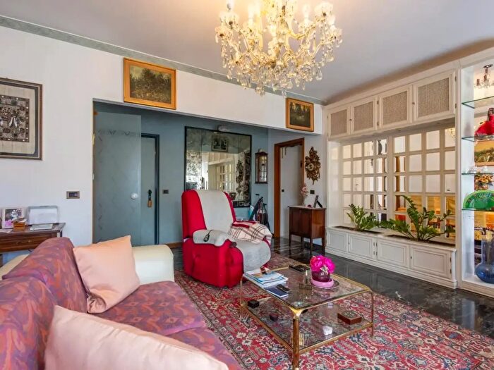Appartamento con 5 locali in vendita in Via Regina Margherita, Bordighera