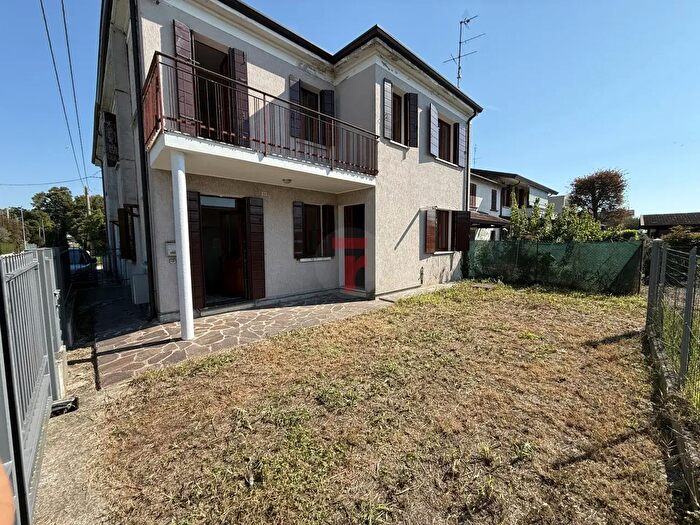 Casa quadrilocale in vendita in Via San Pietro, Vigodarzere