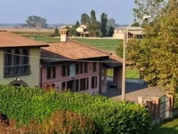 Casa trilocale in vendita in Pieve Porto Morone