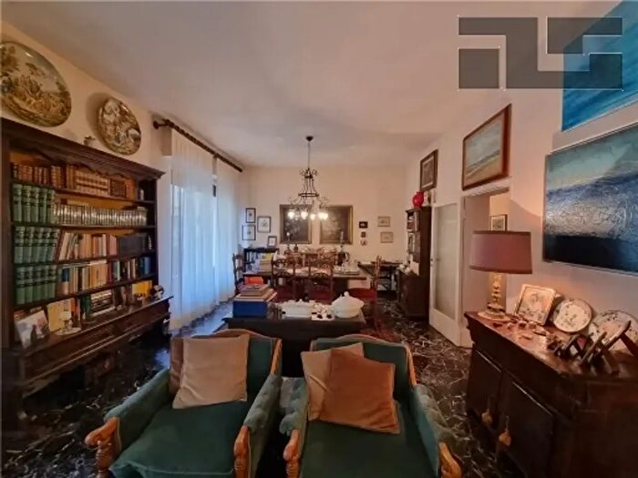 Appartamento con 5 locali in vendita in Firenze